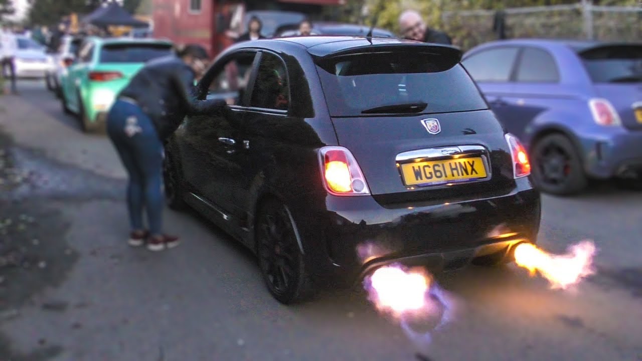 Fiat 500 Abarth SHOOTING HUGE FLAMES! Pops & Bangs!