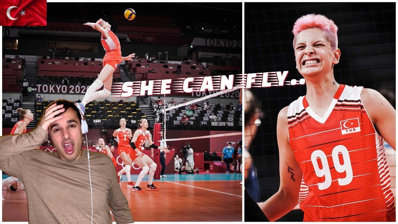 Italian Reaction to 🇹🇷 Ebrar Karakurt | Turkish 20 Years Old Crazy Volleyball Player 😲