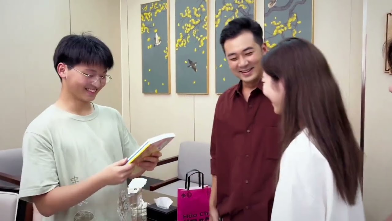 全家齐聚为小儿子过生日 大舅哥给外甥送大玩具愿望实现了 还收到姐姐和弟弟的礼物