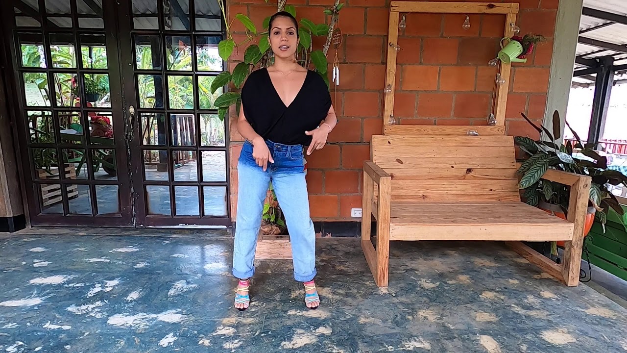 | Cómo aprender a bailar salsa caleña | ´Baila con Vivi´  MUEVE LAS CADERAS COMO UN PÉNDULO.