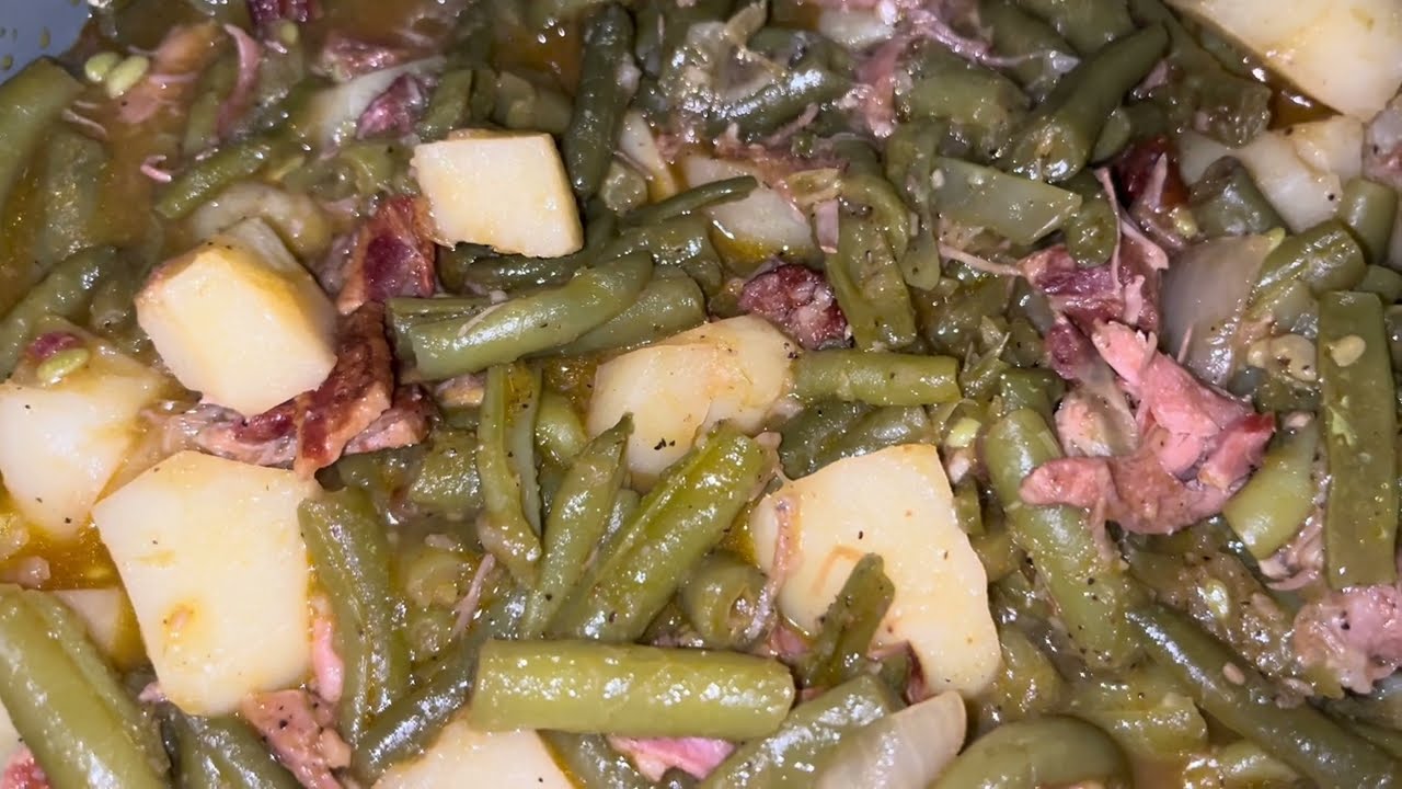 Easy Southern Style Green Beans With Potatoes and Smoked Turkey Tails