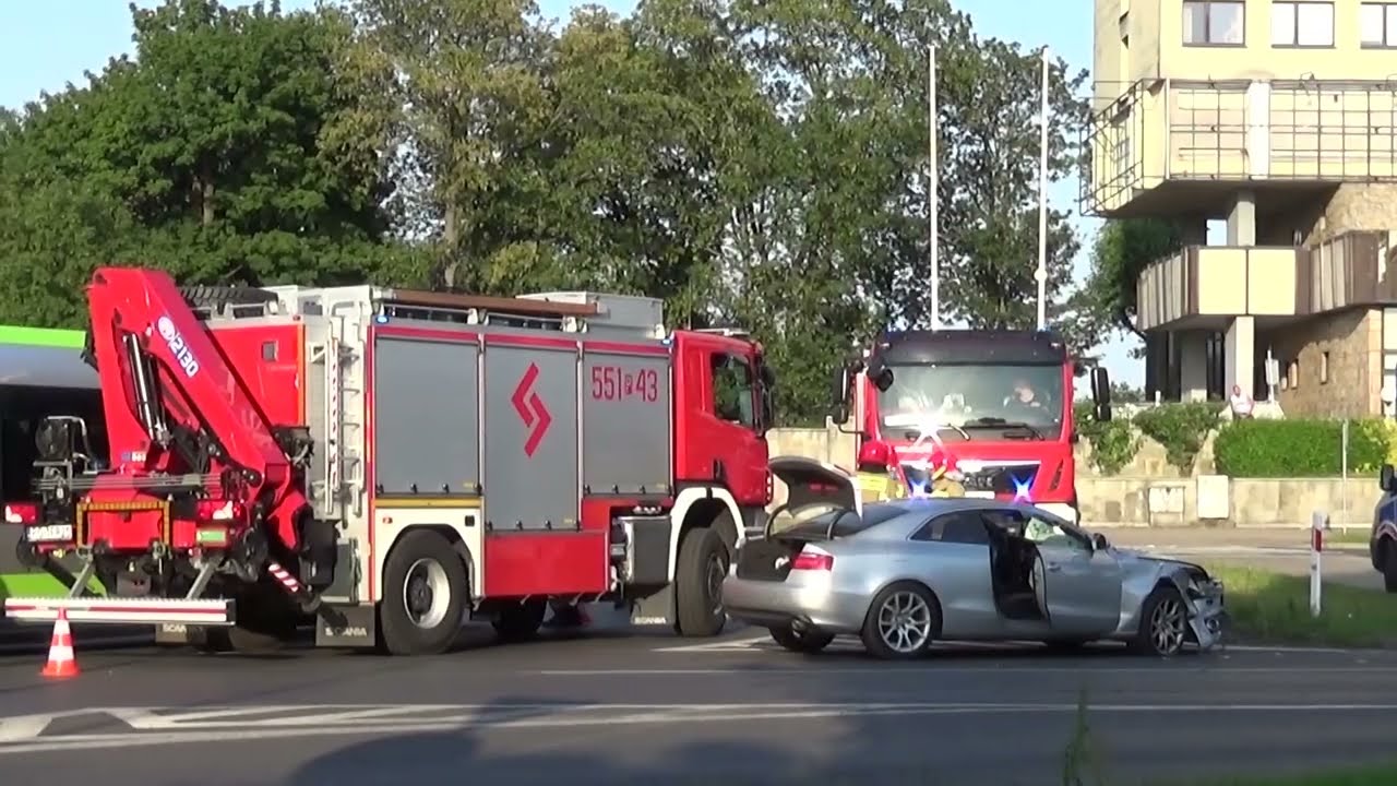 [Wypadek drogowy] Dojazd służb ratowniczych Straż Pożarna-Policja-Karetka [Sekcja JRG1] [552-21]