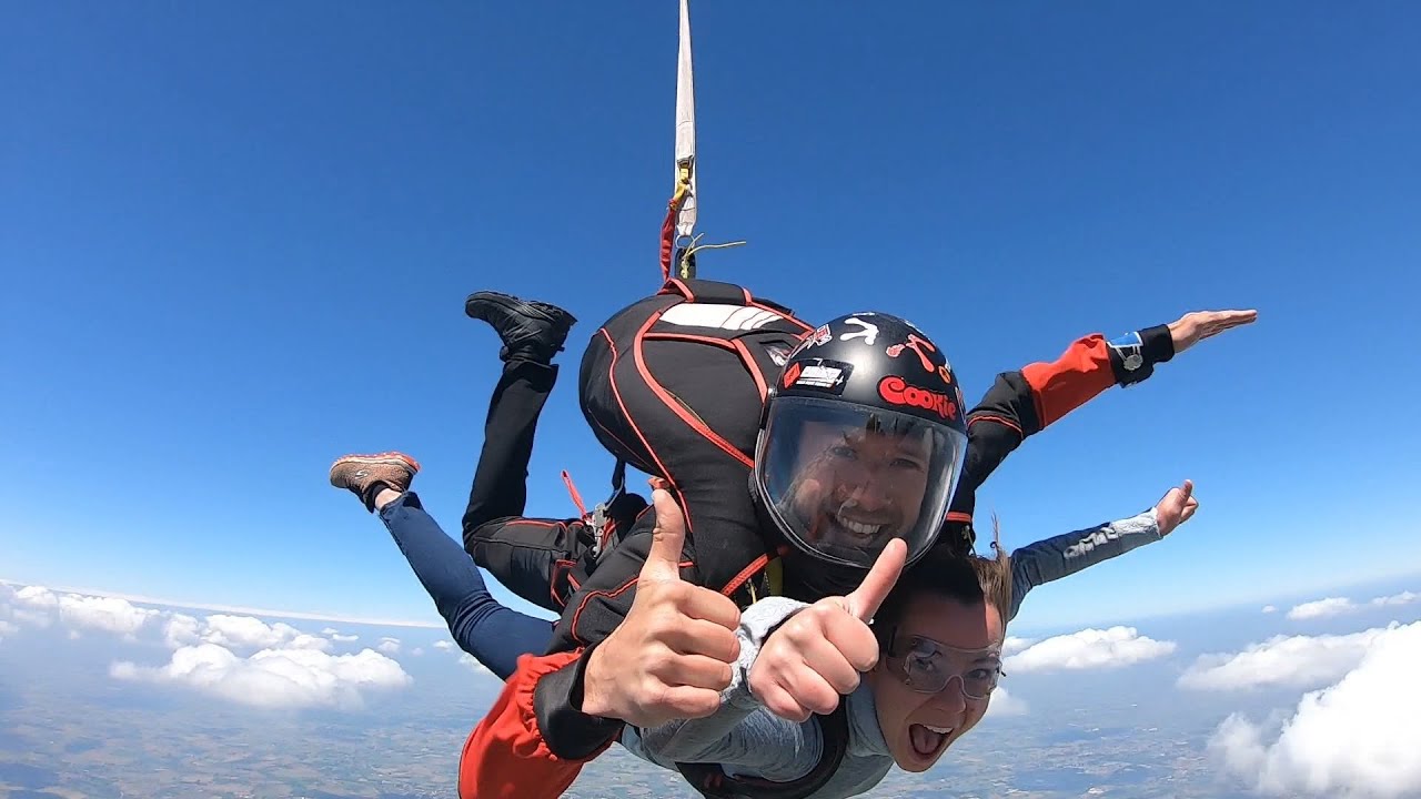 Tandem de Mathilde !!! Ecole Française de Parachutisme Lille Bondues