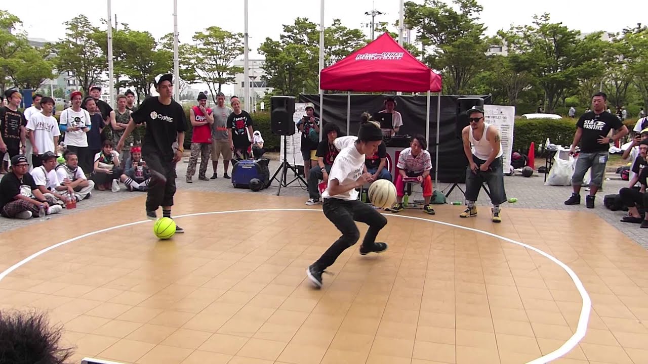 circle2013 #37 BlockB Final TAKURO vs KAMIKAZE (Freestyle Basketball Battle)
