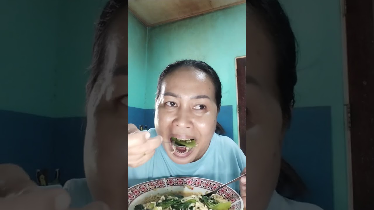 Makan mie..nikmatnyaaa
