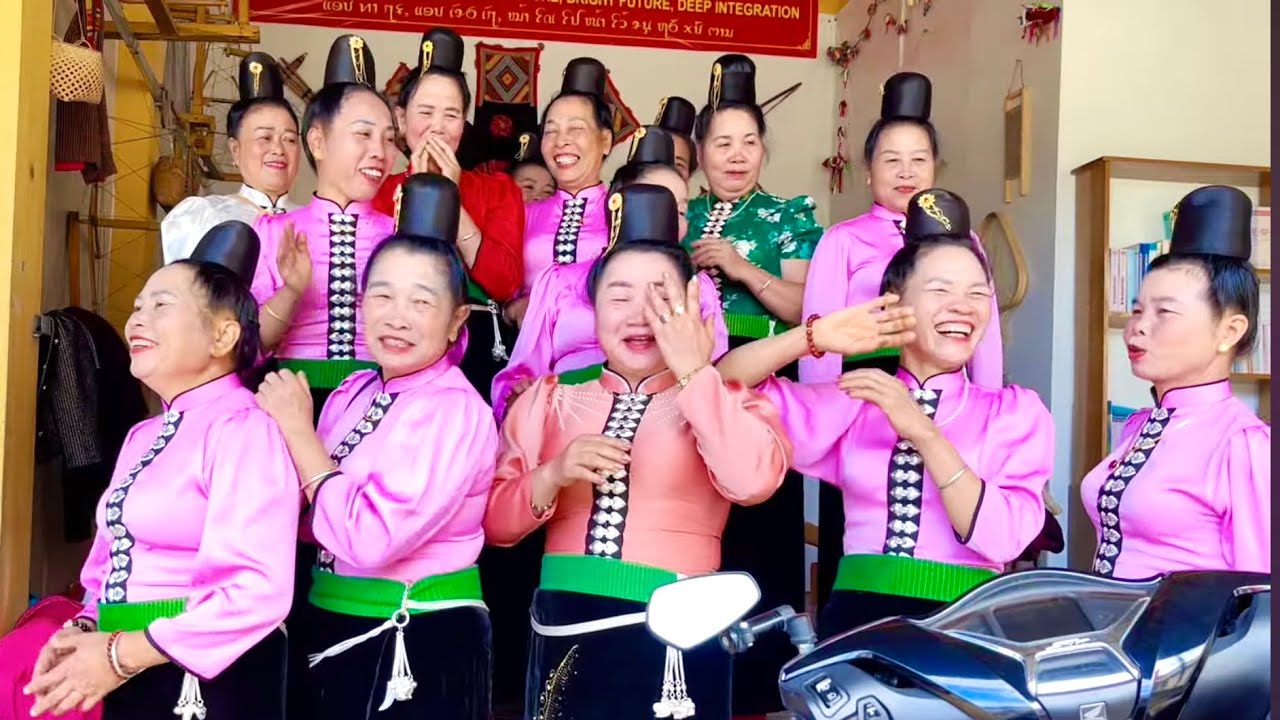 Đội câu lạc bộ dân vũ bản phiêng Tam tập hát vui Tết các chị em hát hay lắm 