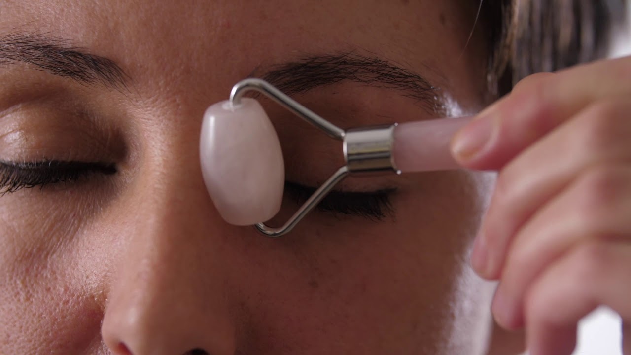Roll-on Mini Traveler Quartz Roller - Routine massage du visage en voyage