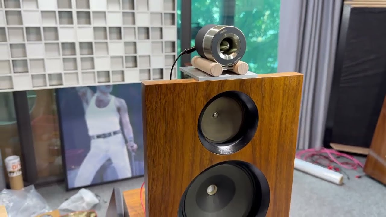 DIY cặp loa bán hở sử dụng các củ loa cổ của Isophon và Siemens, kết hợp với siêu treble Fostex T90A