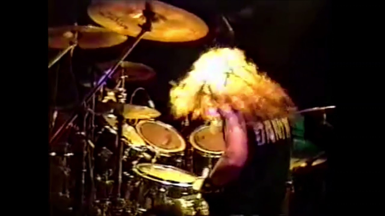 Igor Cavalera playing part of Escape to the Void by Sepultura (live)
