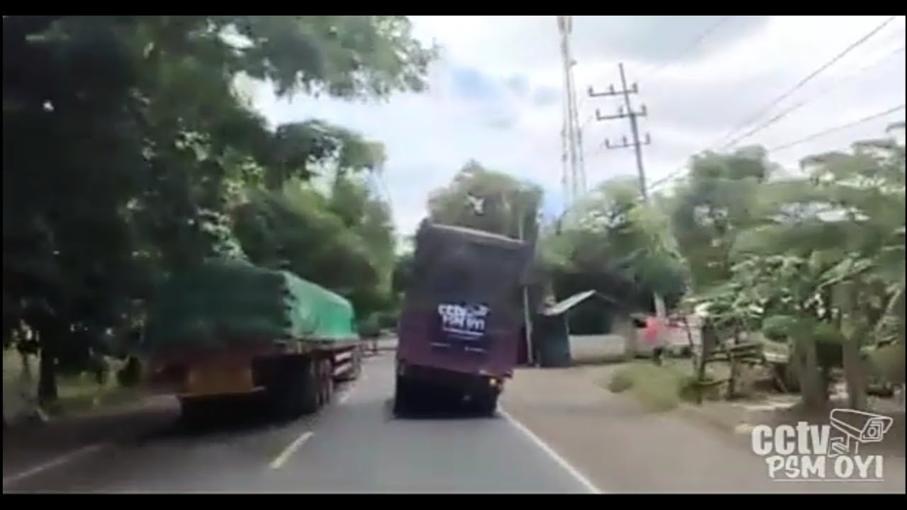 truk oleng || DRIVER SUMATERA BIKIN GEGER DI BANYUWANGI