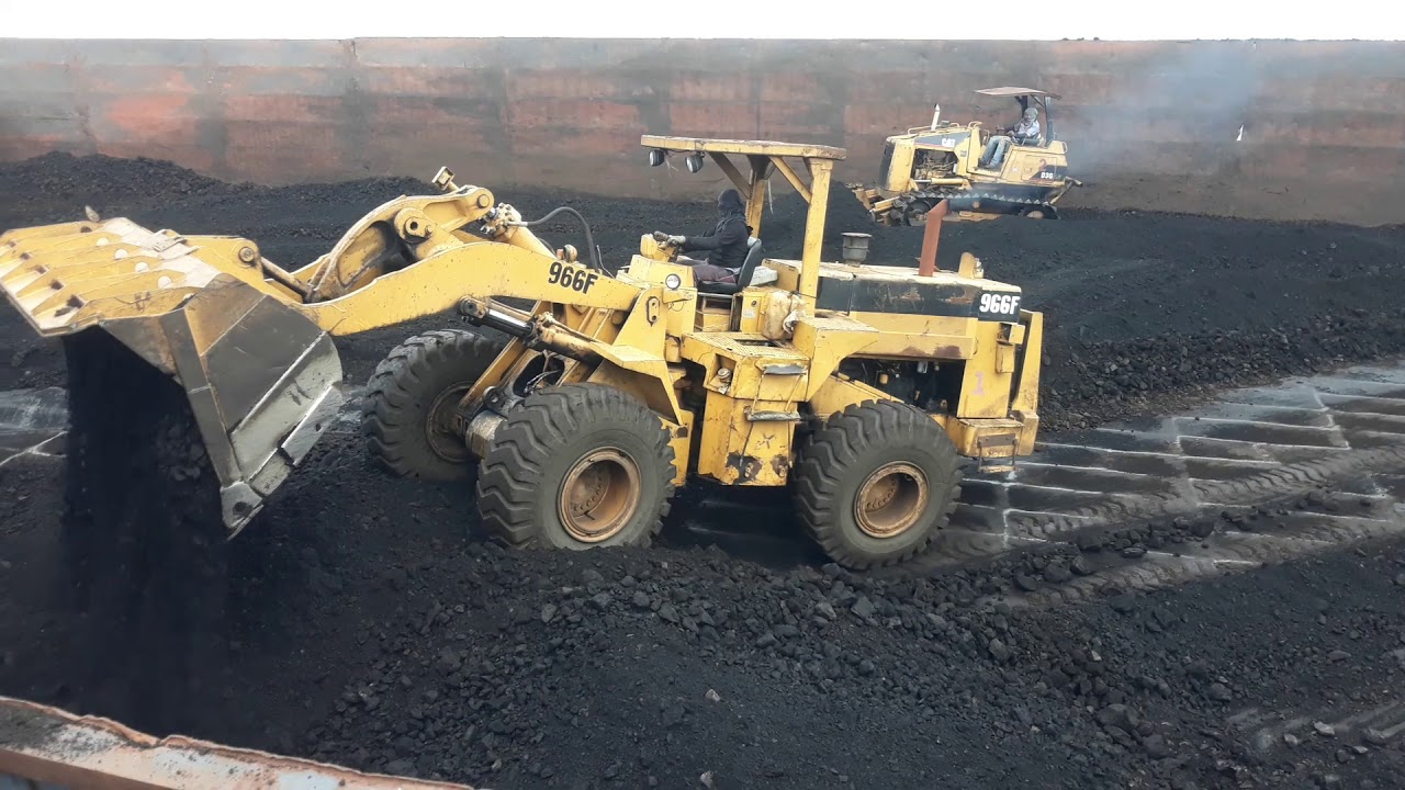 CARA KERJA BULDOZER DAN WHEEL LOADER DI TONGKANG BATUBARA - MV. SSI FORMIDABLE - TARAKAN ANCHORAGE