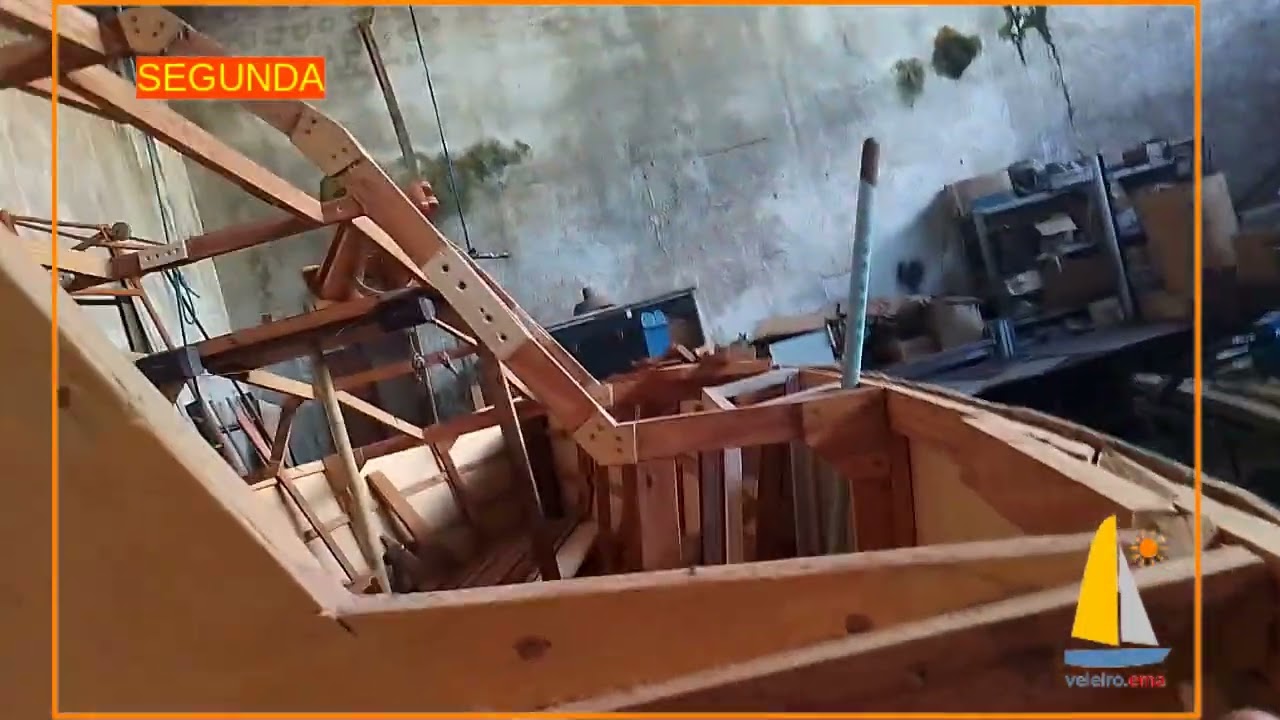 499 - Cabine dde proa , ainda,  som e quadro de elétrica !