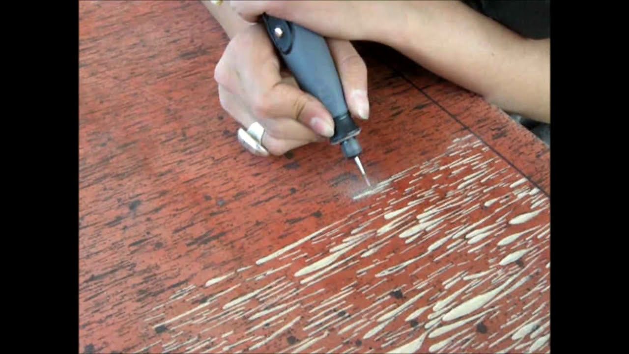 Sergio Hernandez, pintor mexicano oaxaque&ntilde;o, proceso de impresi&oacute;n, xilograf&iacute;a, grabado en madera