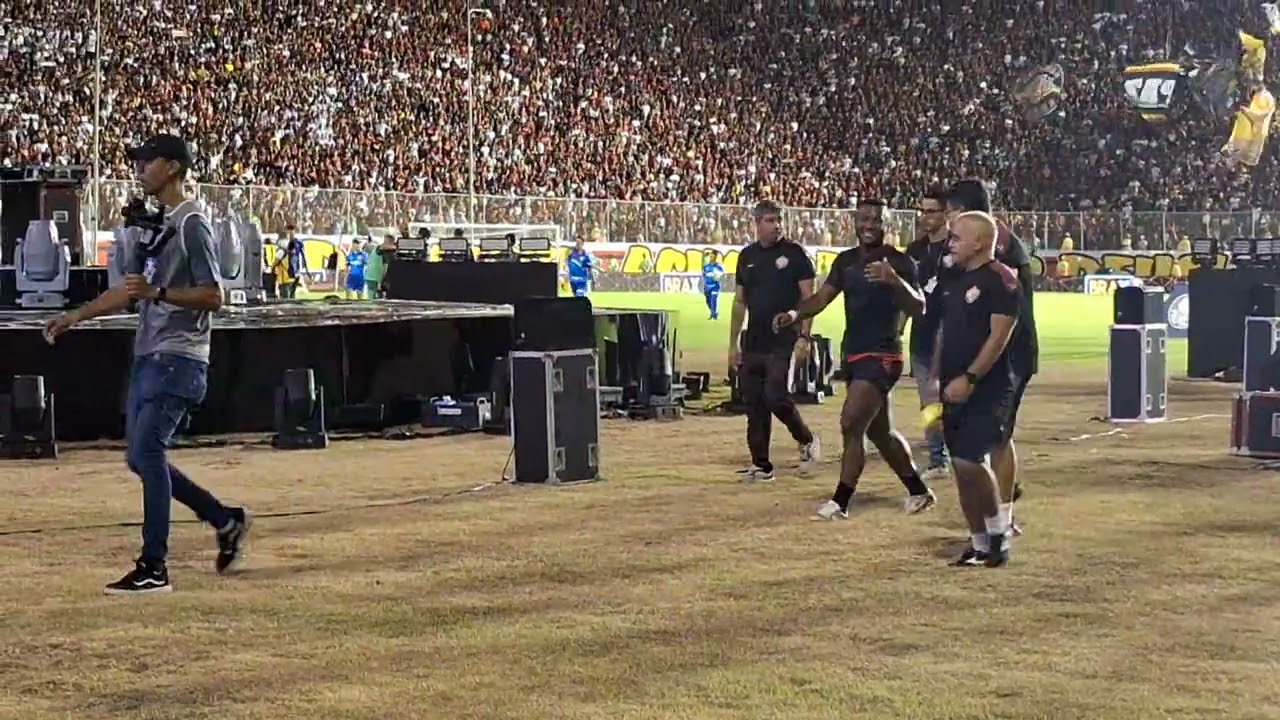 🚨 TORCIDA CANTA ABSURDO NO BARRADÃO!