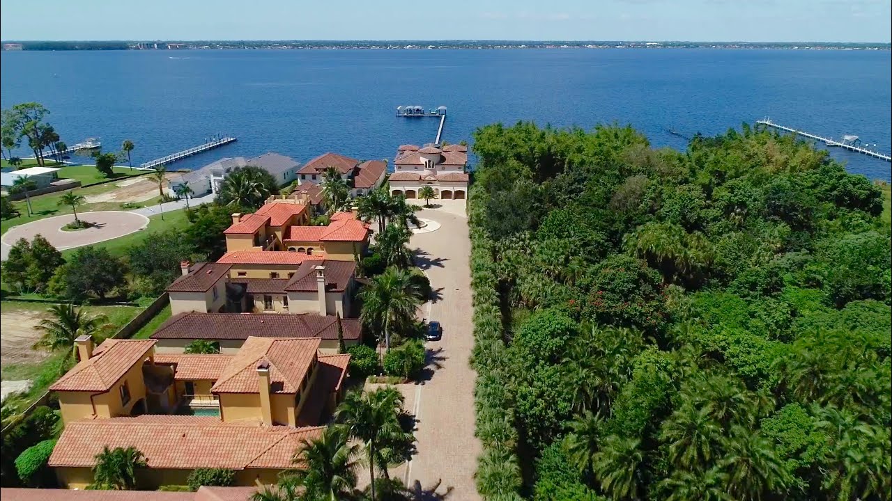 Waterfront & Gated Home! Fort Myers, Florida Real Estate