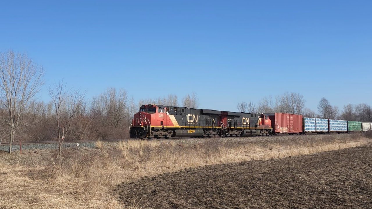 Canadian National  -  Westbound Freight Train    4 Mar 26