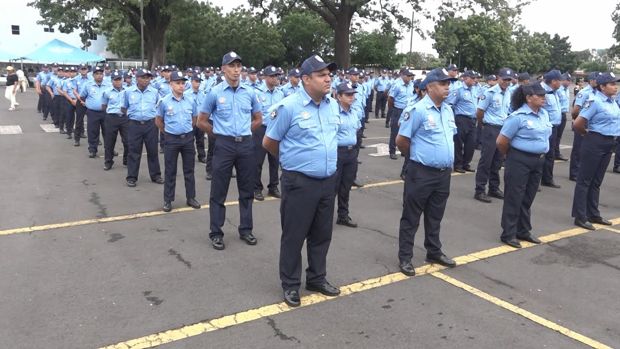 Ascienden en grados a oficiales de la División de Seguridad Personal de la Policía Nacional