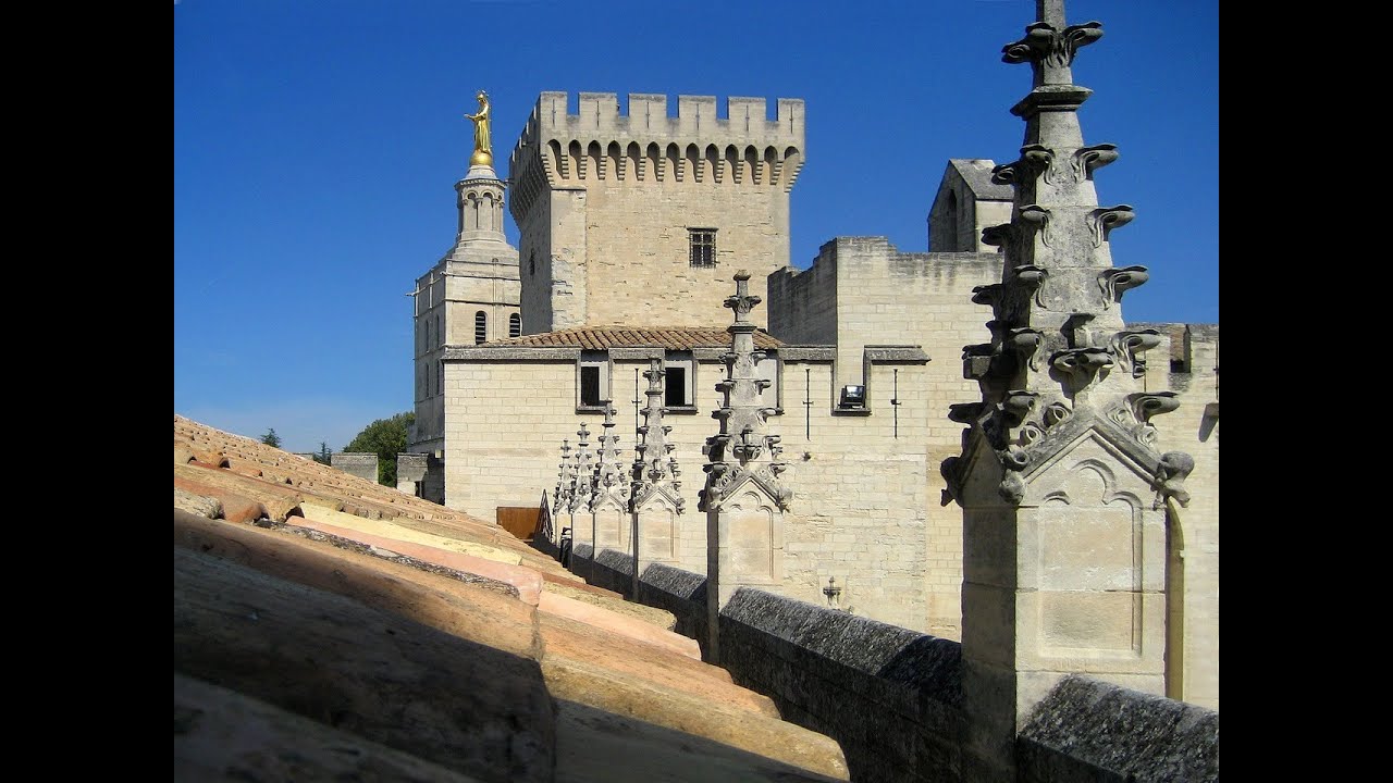 Avignon outstanding example of medieval architecture
