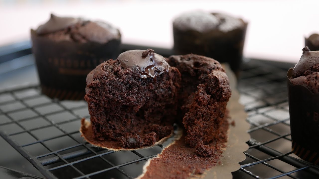 100均のビターチョコでバレンタインの極旨♡チョコカップケーキ | Chocolate Cupcakes