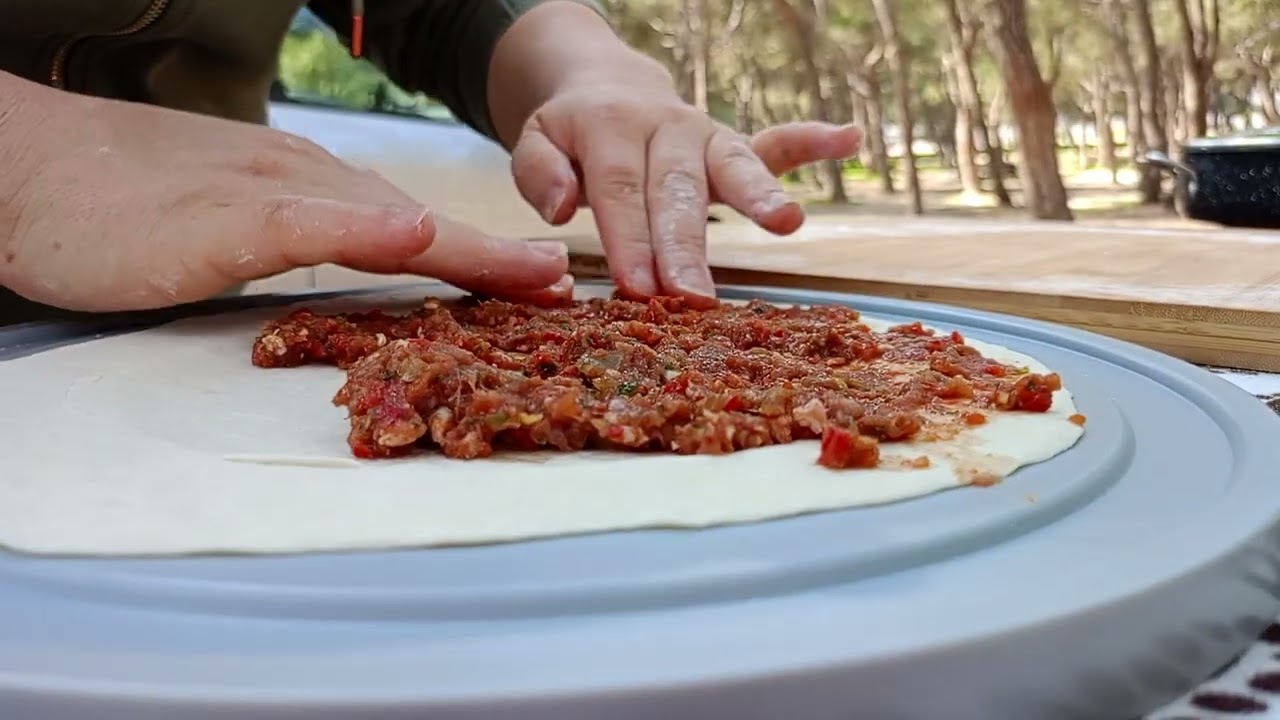 Soğuk Havada Sıcacık Çıtır Çıtır Bombastik Lahmacun Yapımı