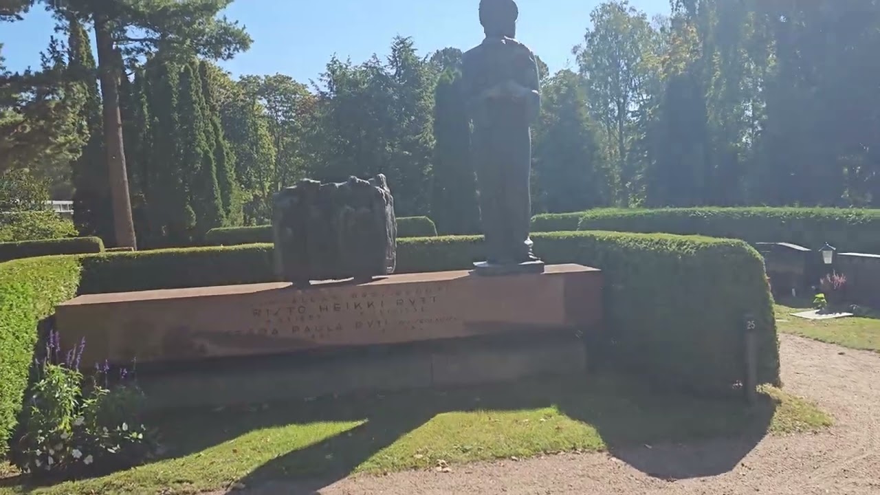 Kävelyllä Hietaniemen hautausmaalla
