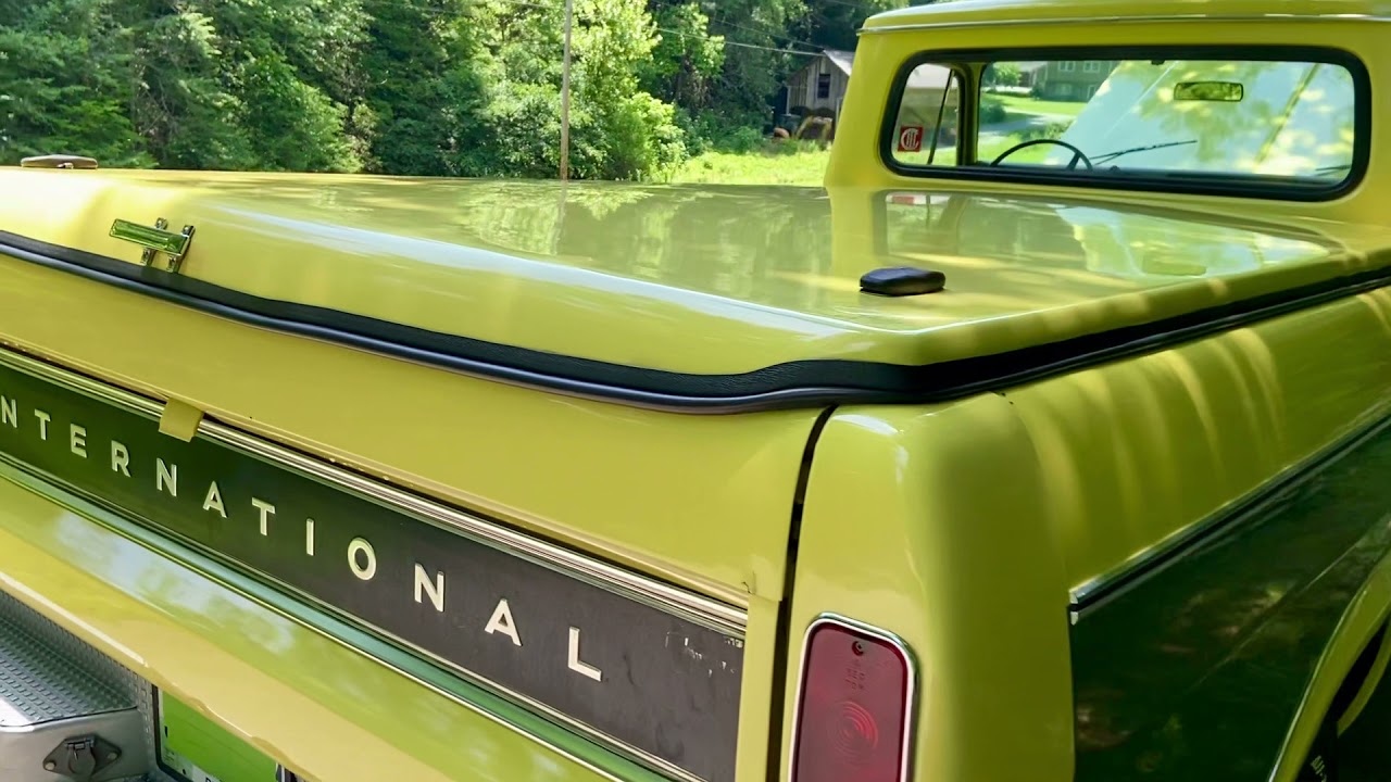 1974 IH 100 4x4 Pickup