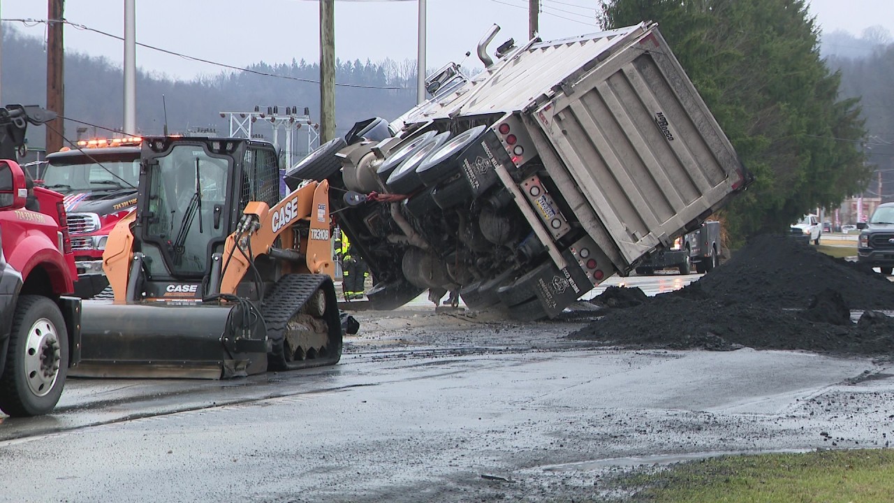 Truck crash closes Route 286 in Plum, Pennsylvania