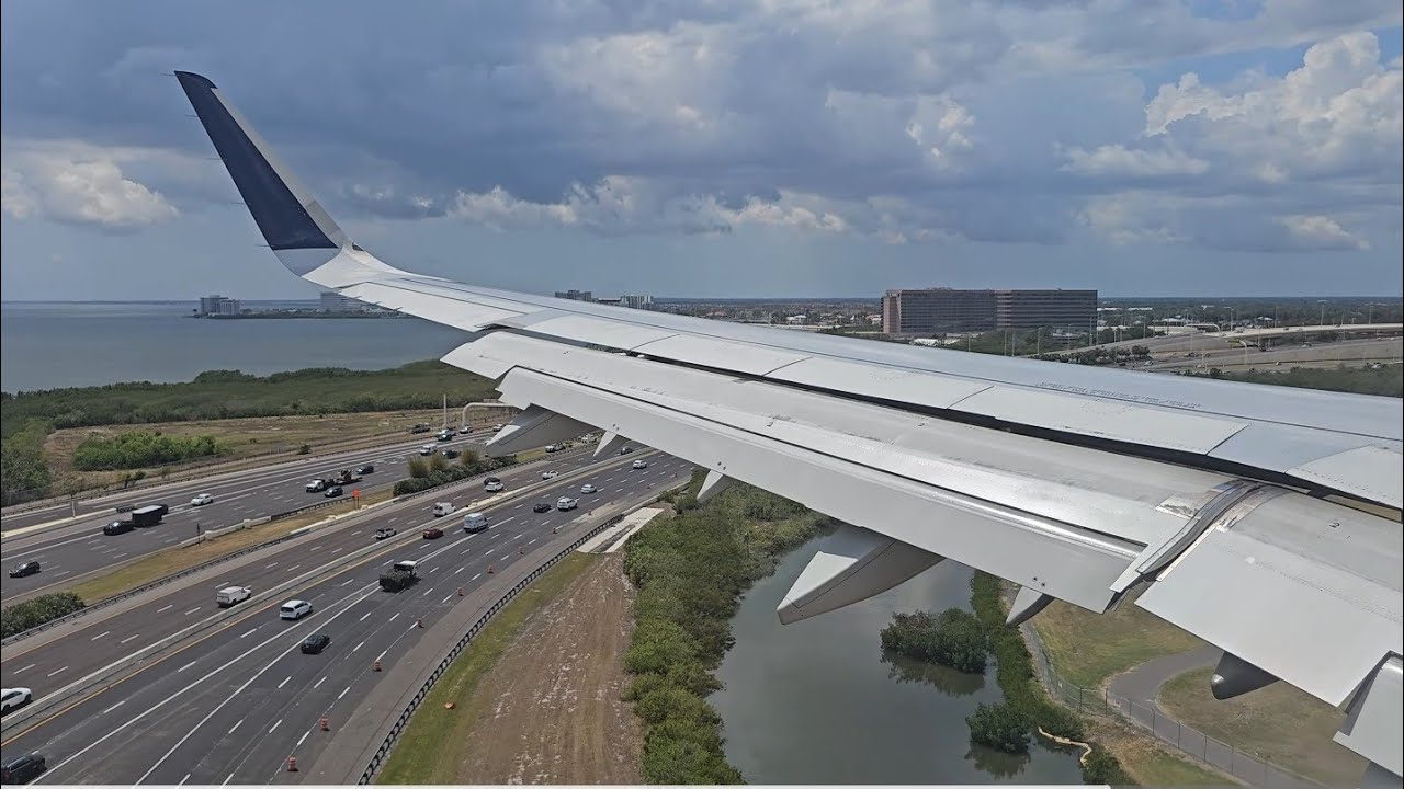 Delta Airlines Airbus A321-200 Landing - Tampa International Airport