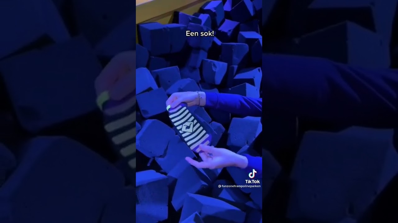 Ben jij wel eens iets kwijt geraakt in de Foam Pit?😜 #shorts #trampolinepark