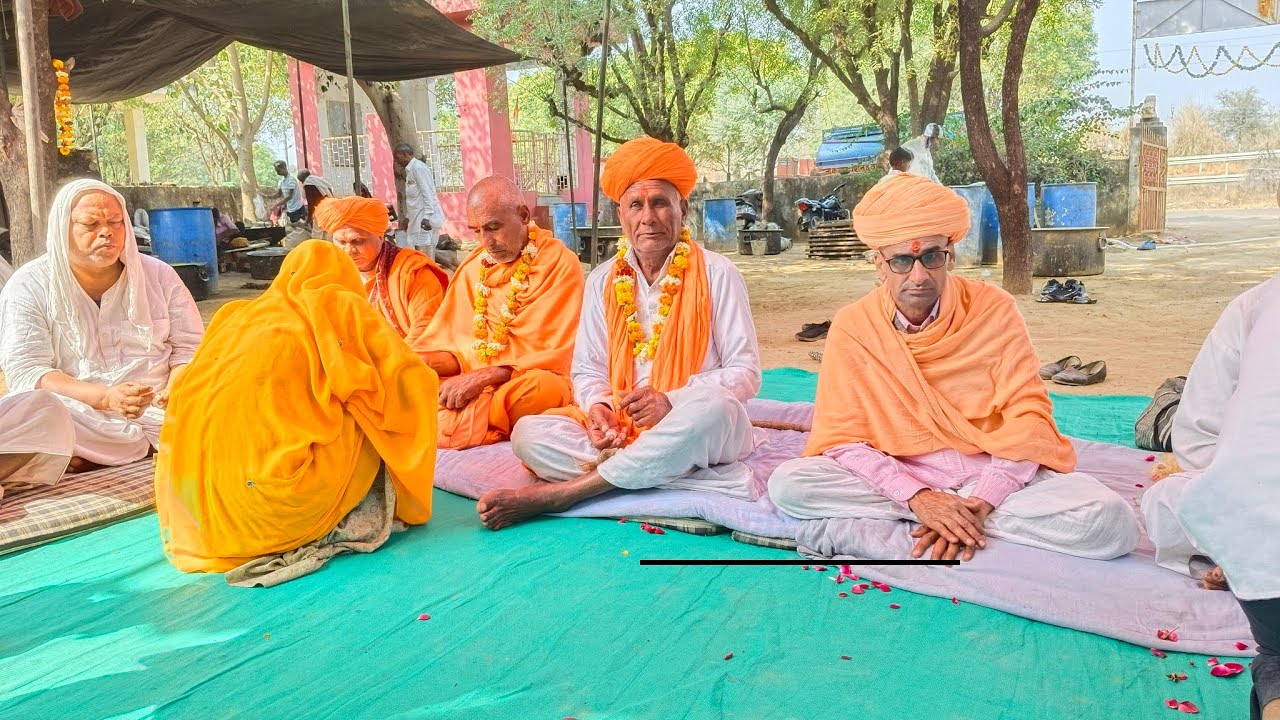 गुरुदेव महिमा से सत्संग की शुरूआत VEDANT ASHRAM LILOJ is live!