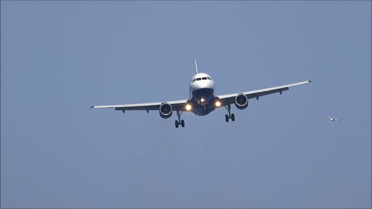 Gibraltar Airport easyjet late touchdown crosswind landings