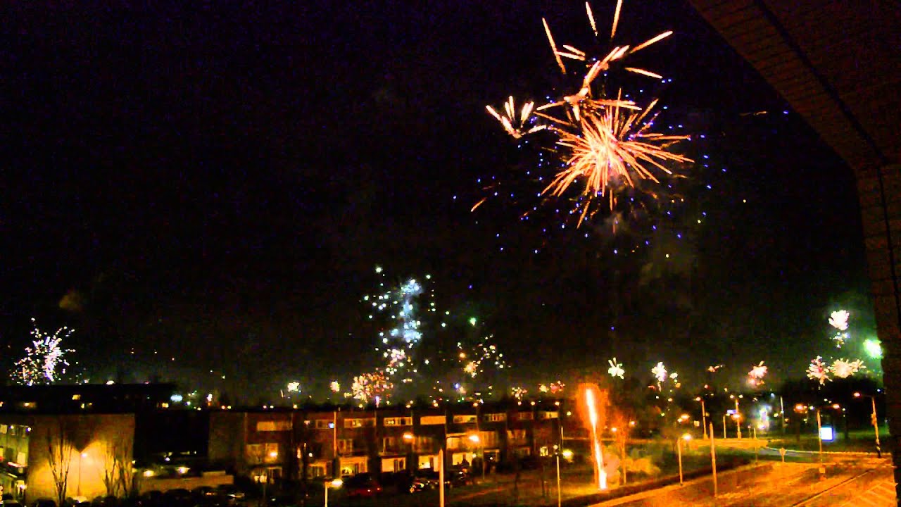 Aftellen tot Nieuwjaar 2016 en Vuurwerk Reeshof, Tilburg - Countdown and Firework