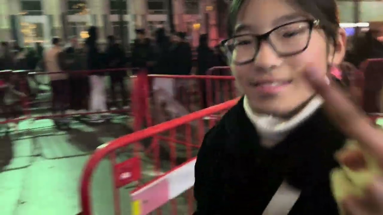 Ice skating in Antwerpen is crazy#tibetan#vlog