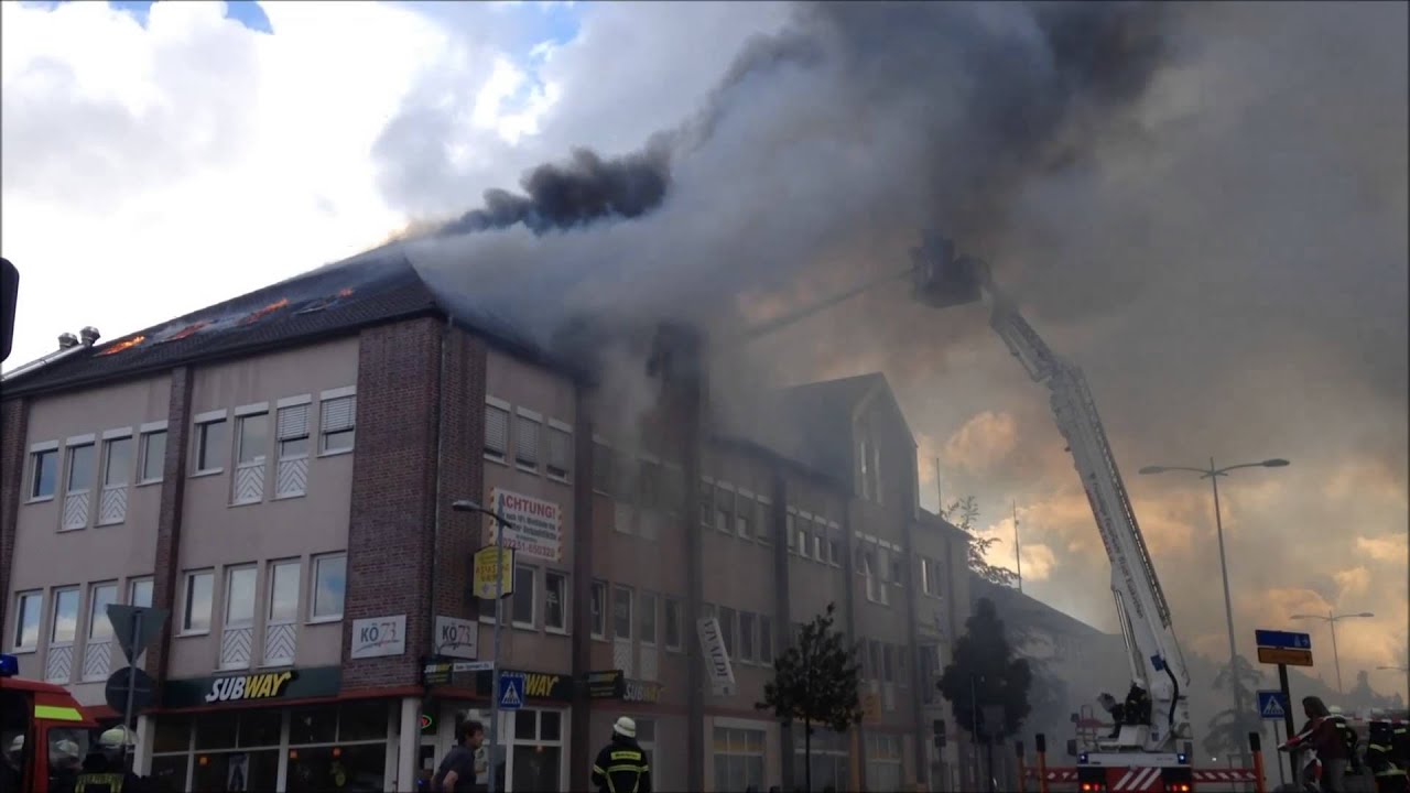 B4 Einsatz - Sauna Brand löst Großeinsatz in Euskirchen aus.
