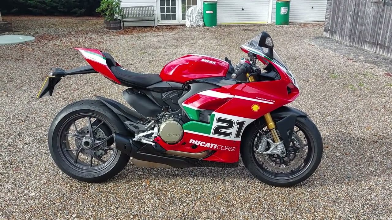 Ducati Panigale V2 Bayliss 1st Championship 20th Anniversary продаётся в Sargents of Sussex