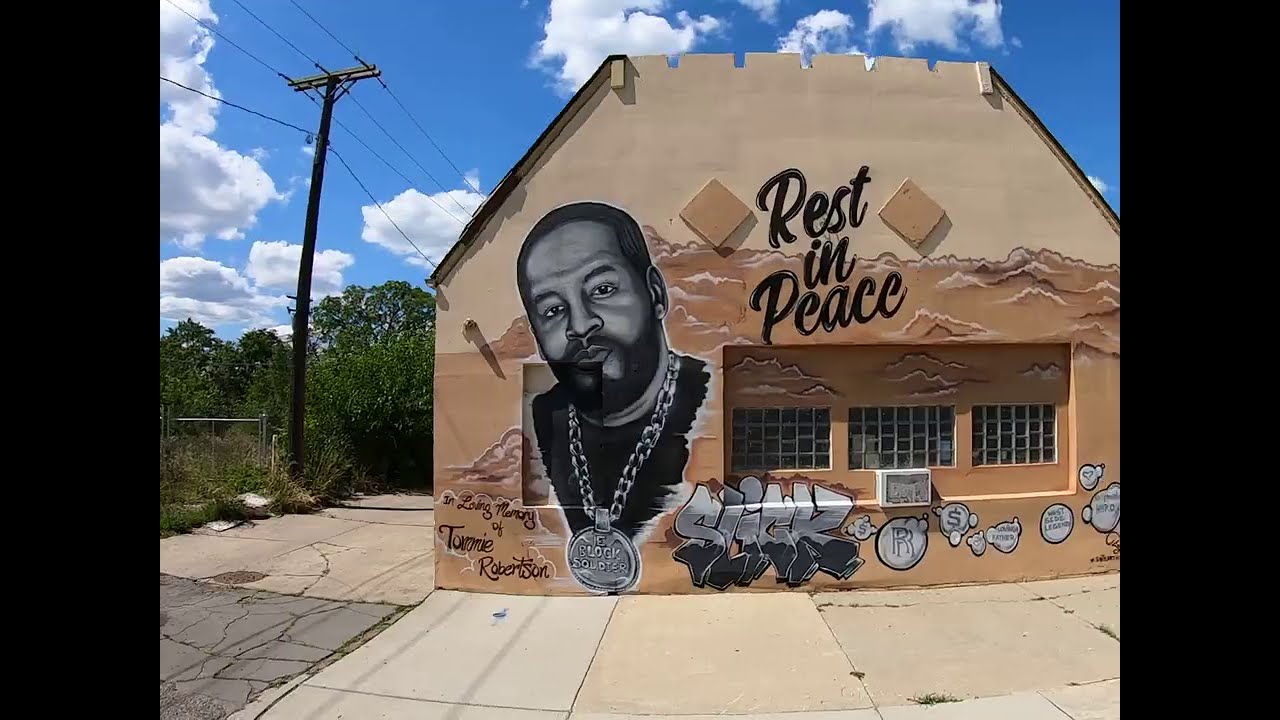 Driving Detroit - Robertson Mural - Boston&ndash;Edison Historic District - Chicago Blvd
