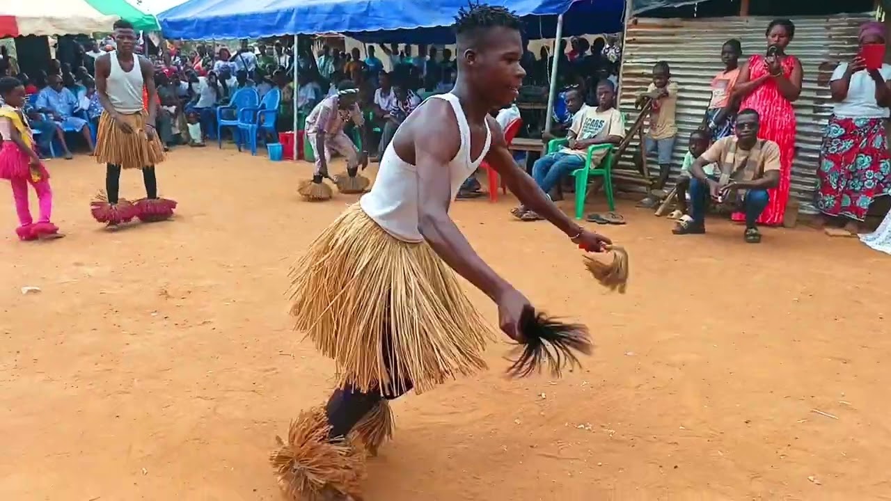 Ambiance villageoise et culture ivoirienne en force sur notre nouveau morceau ! 🔥🇨🇮 Merci (.....)