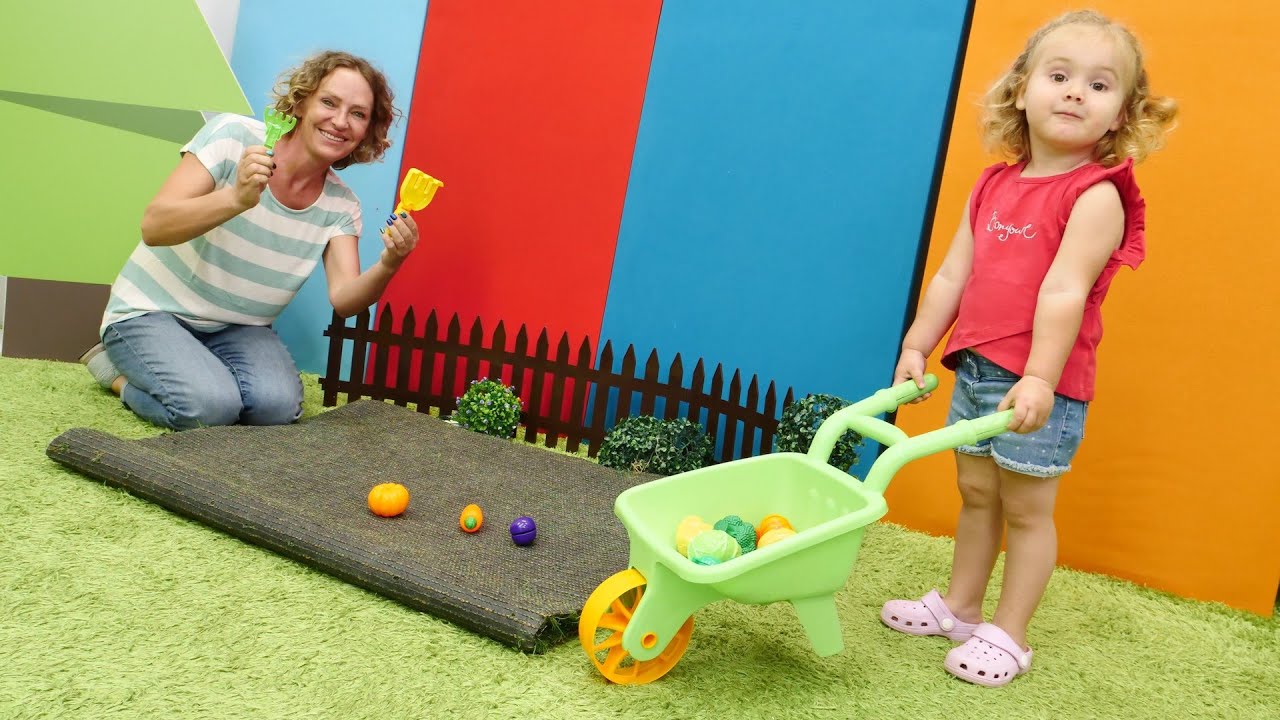 Spielen und Lernen mit Nicole. Nicole und Derin pflanzen Gem&uuml;se. Video f&uuml;r Kleinkinder
