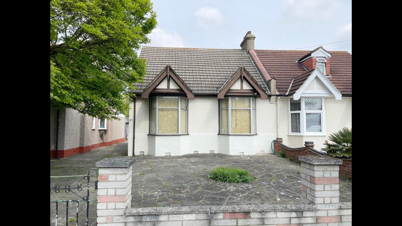 37 Levett Gardens, Seven Kings, Ilford, Essex, IG3 9BT - September 2023 Auction