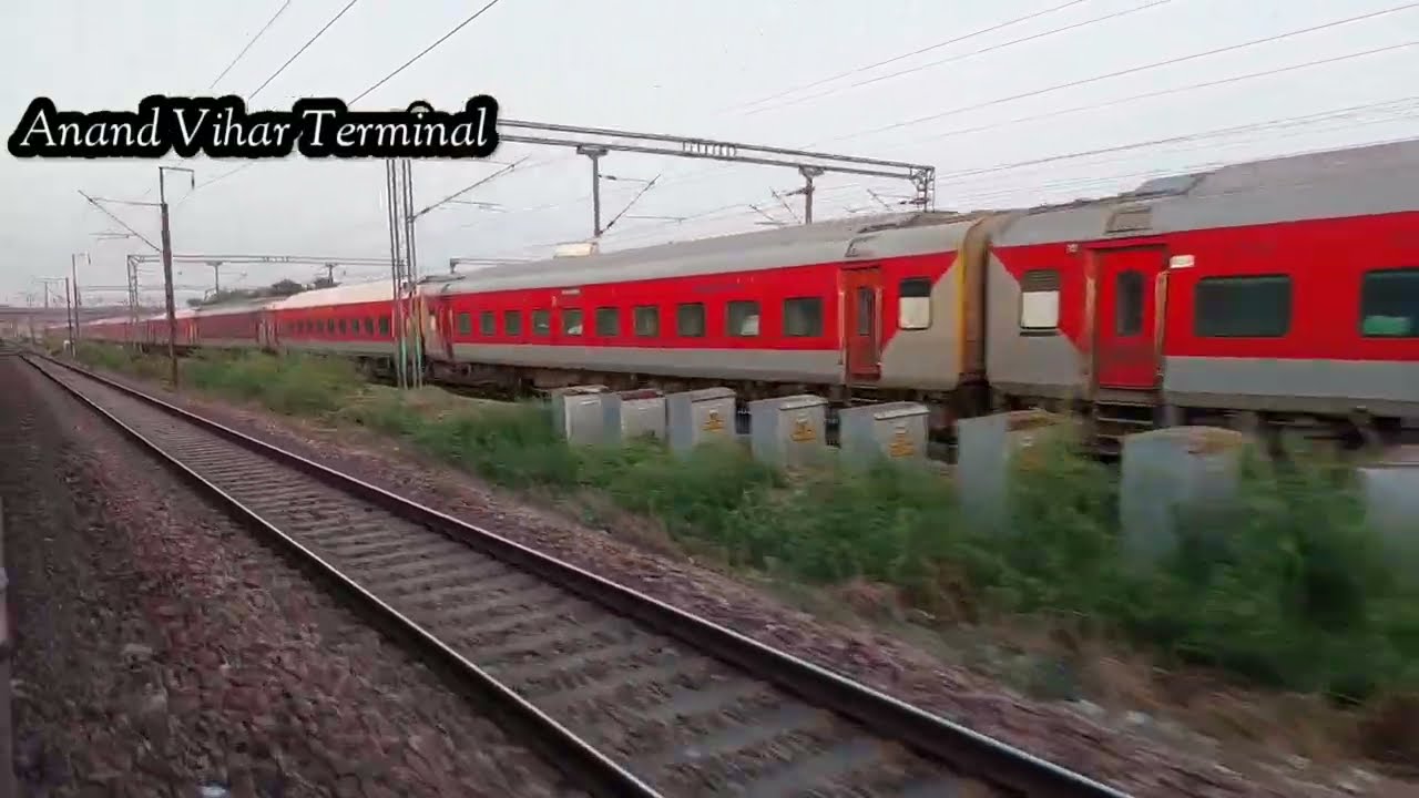Anand Vihar Terminal || Uttar Pradesh || Indian Railways Station Vlog || Indian Railways Video in 4K