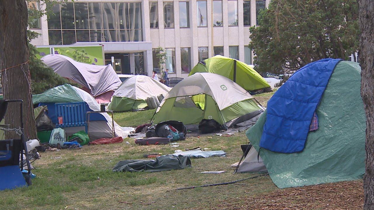Homelessness encampment outside Regina city hall continues to grow, with no solutions in sight