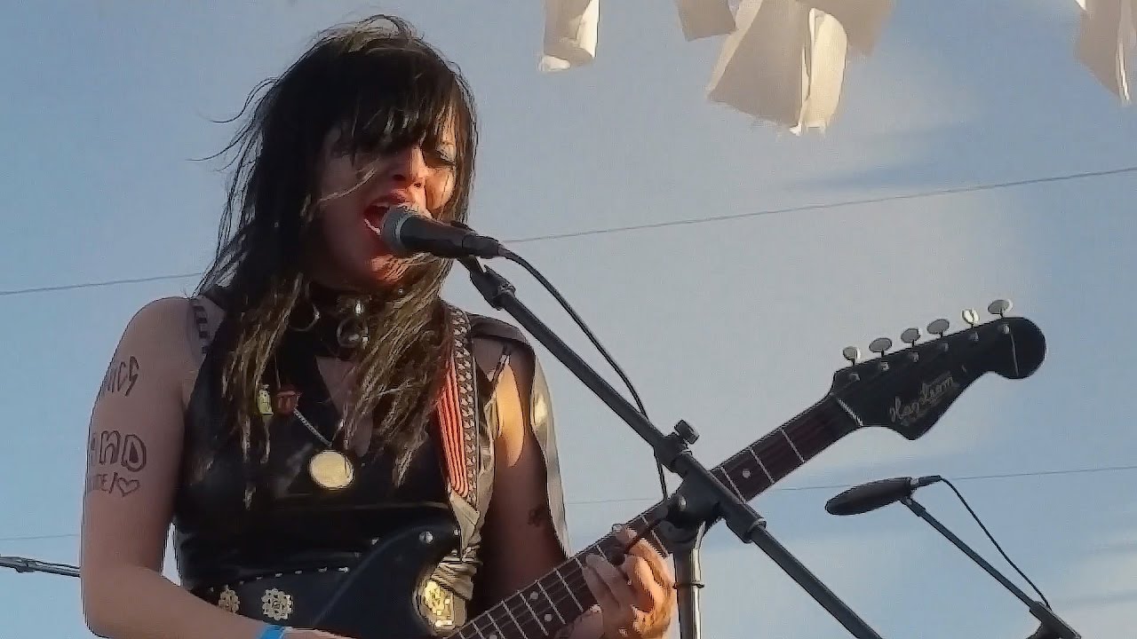 DEATH VALLEY GIRLS - SEIS SEIS SEIS