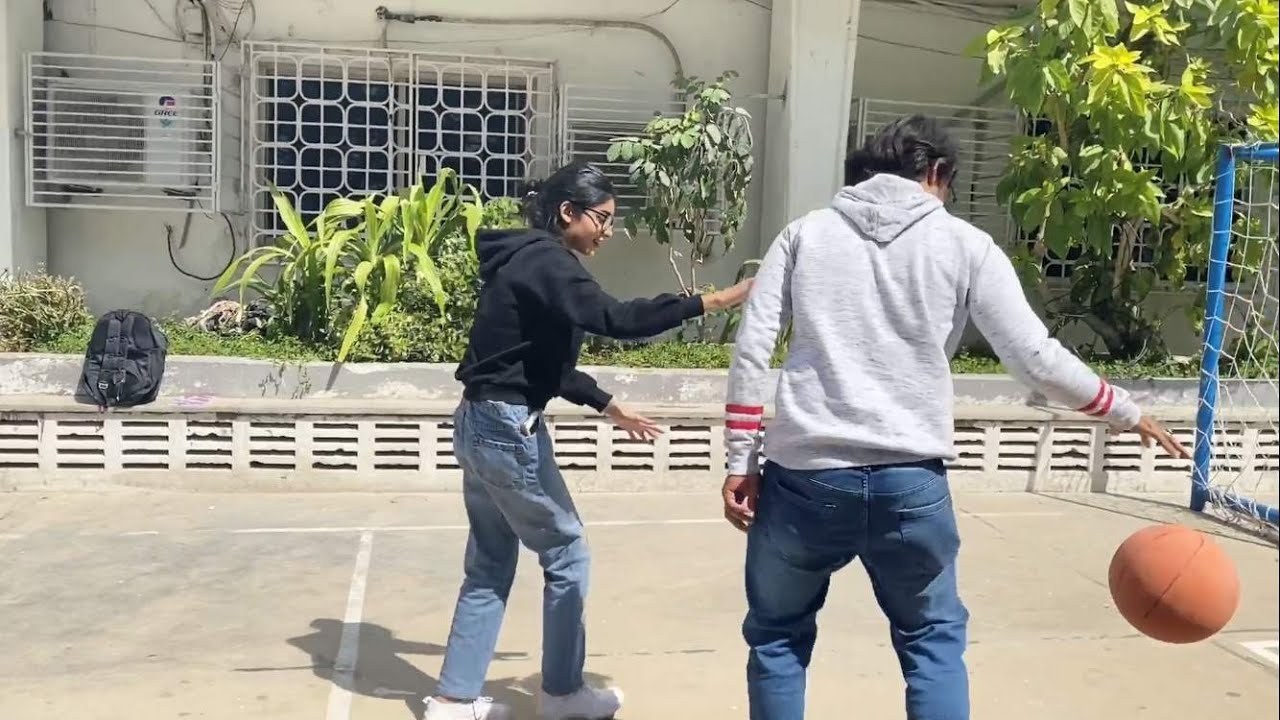 Playing Cricket In Uni || Cricket Kam Larayi Zada Horahi Hai