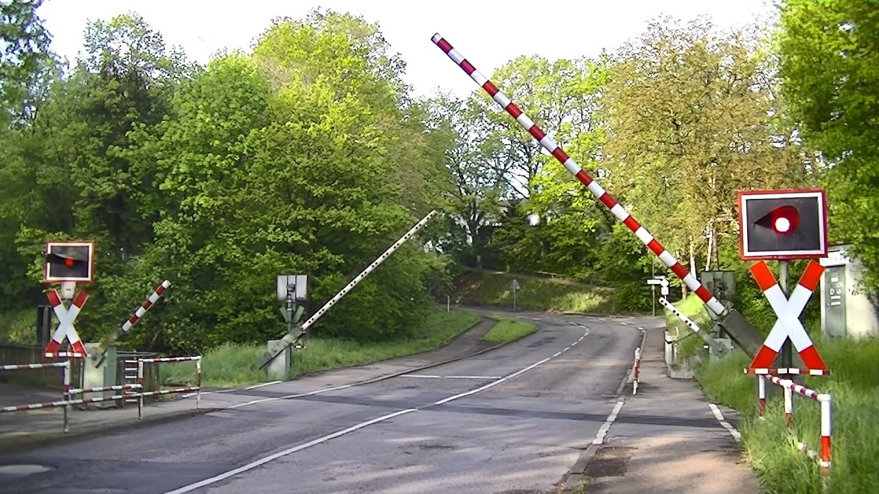 Spoorwegovergang Pforzheim (D) // Railroad crossing // Bahnübergang
