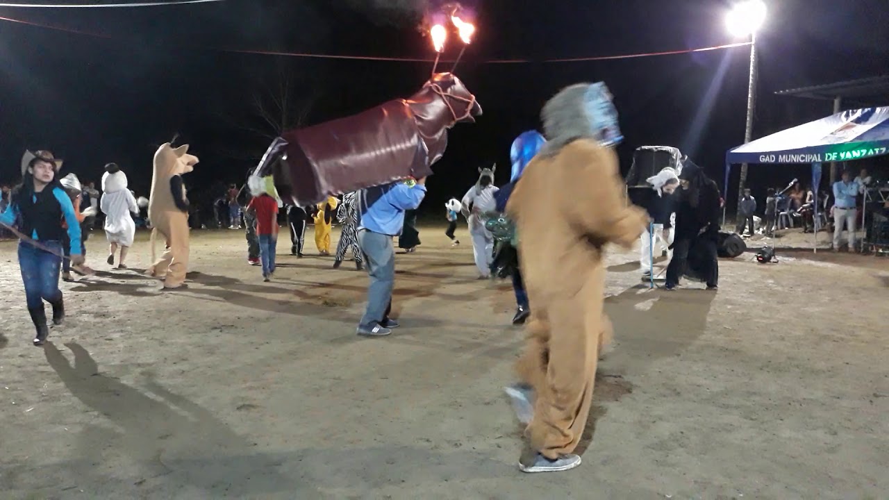 Baile de la vaca loca en el barrio la Dolorosa