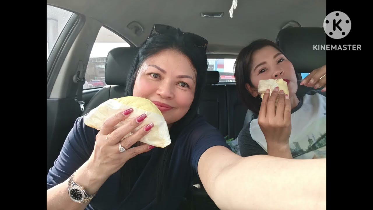 สองสาวกินทุเรียนก่อนตรุษจีน