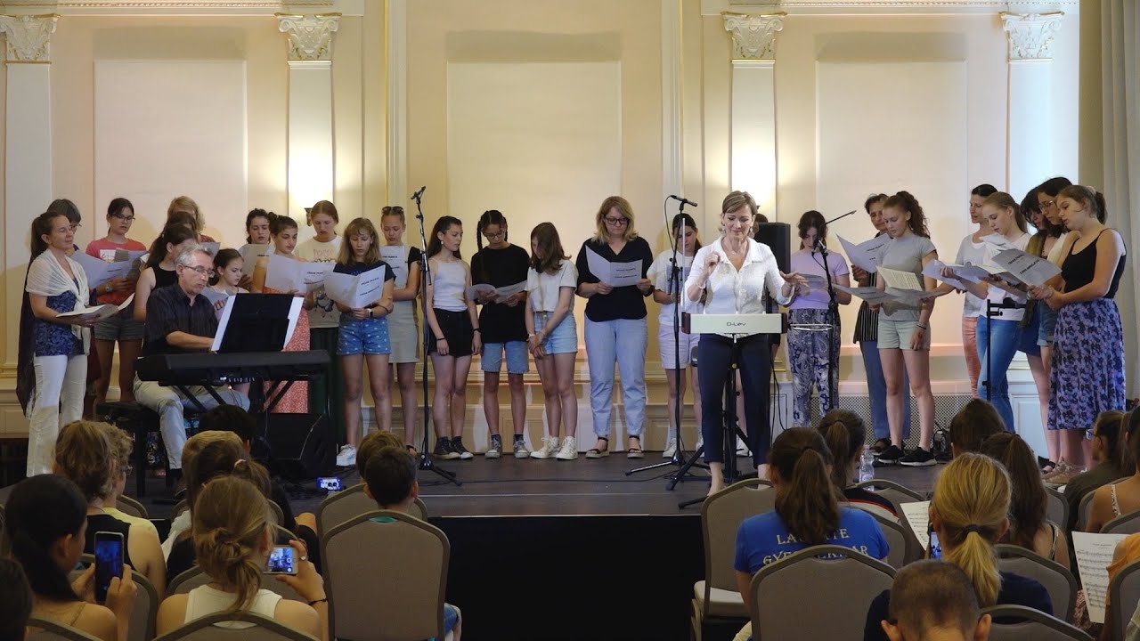 KATICA ILLÉNYI & Zoltán Kodály Hungarian Choir School's student: Panis Angelicus 