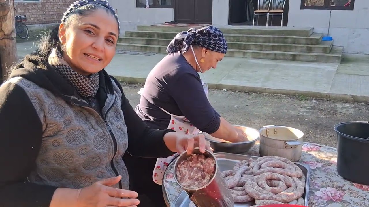 Cu Doamna ileana de la Strehaia facem la cârnați