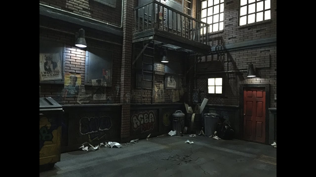 045.Mechbay Dios #9 - Two Story Building (exterior) / Back Alley Diorama