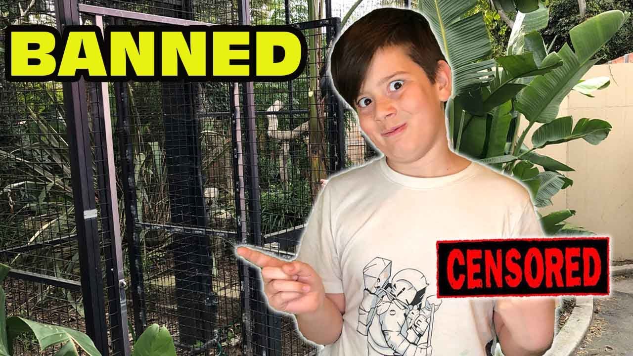 Kid Kicked Out Of Seaworld For Opening Cage And Flipping People Off! -  Security Called!!!